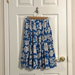 Banana Republic Blue and White Pleated Midi Skirt - NWT
